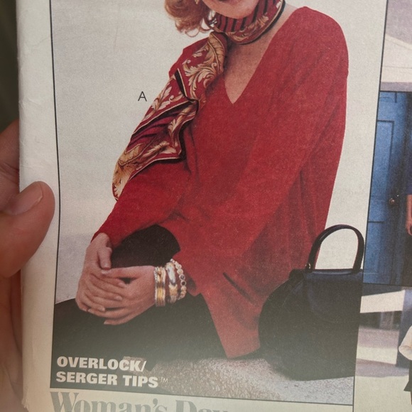 5/$25 McCall 8452 Stylish Red V-Neck Sweater for Women size 12-14 🪡 - Picture 3 of 6